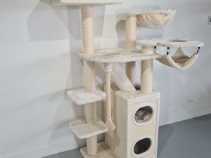 Krabpaal Cat Penthouse Crown Crème